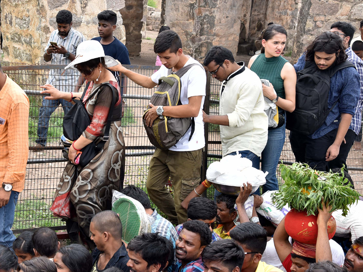 Bonalu festival kicks off at Golconda Fort Photo Gallery - Sakshi16
