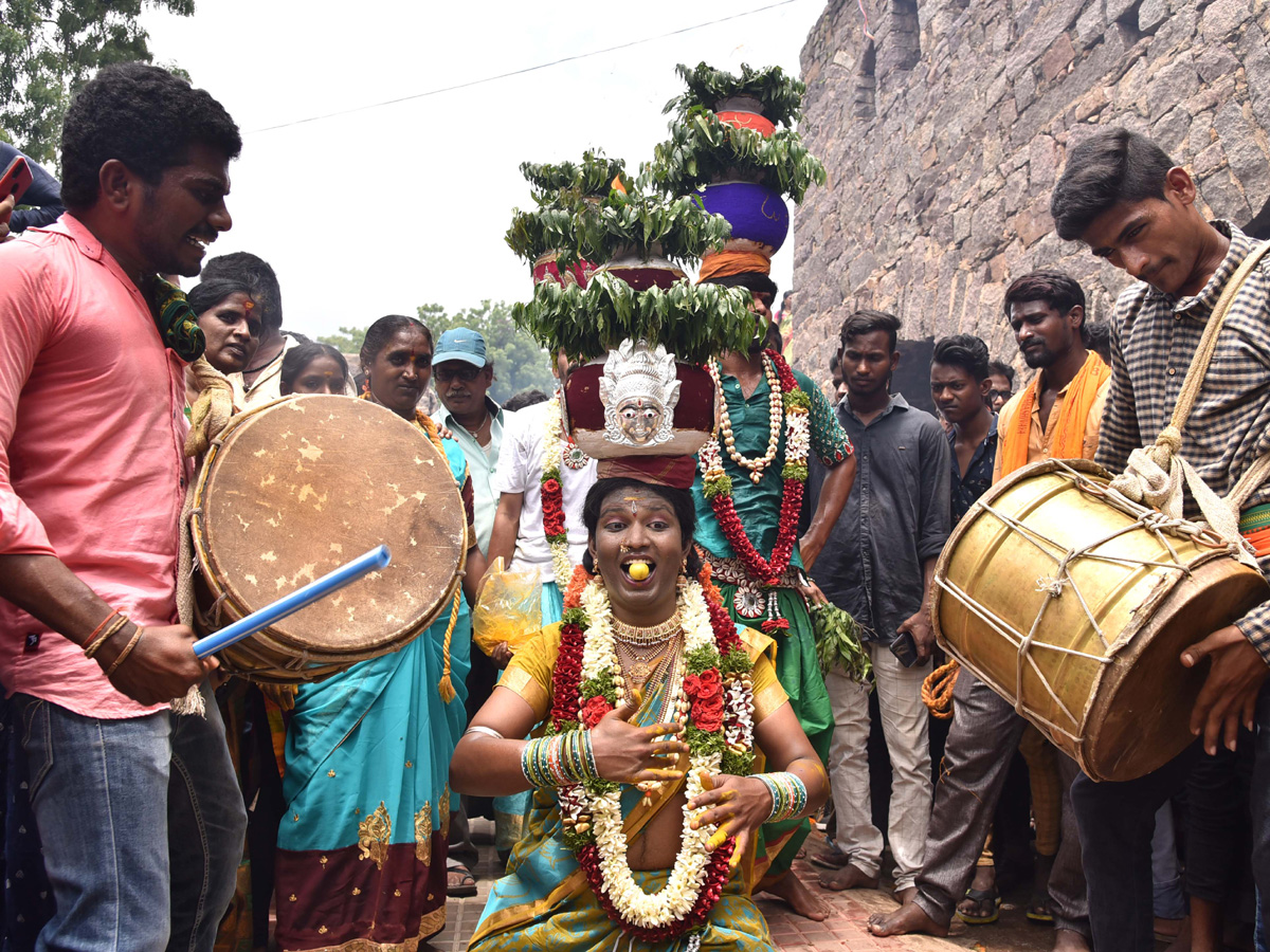 Bonalu festival kicks off at Golconda Fort Photo Gallery - Sakshi22