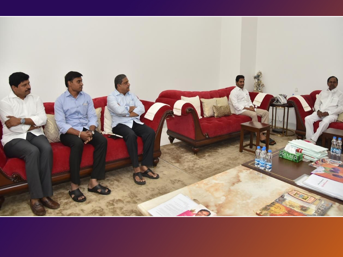 AP CM YS Jagan meets CM KCR at Pragati Bhavan - Sakshi9
