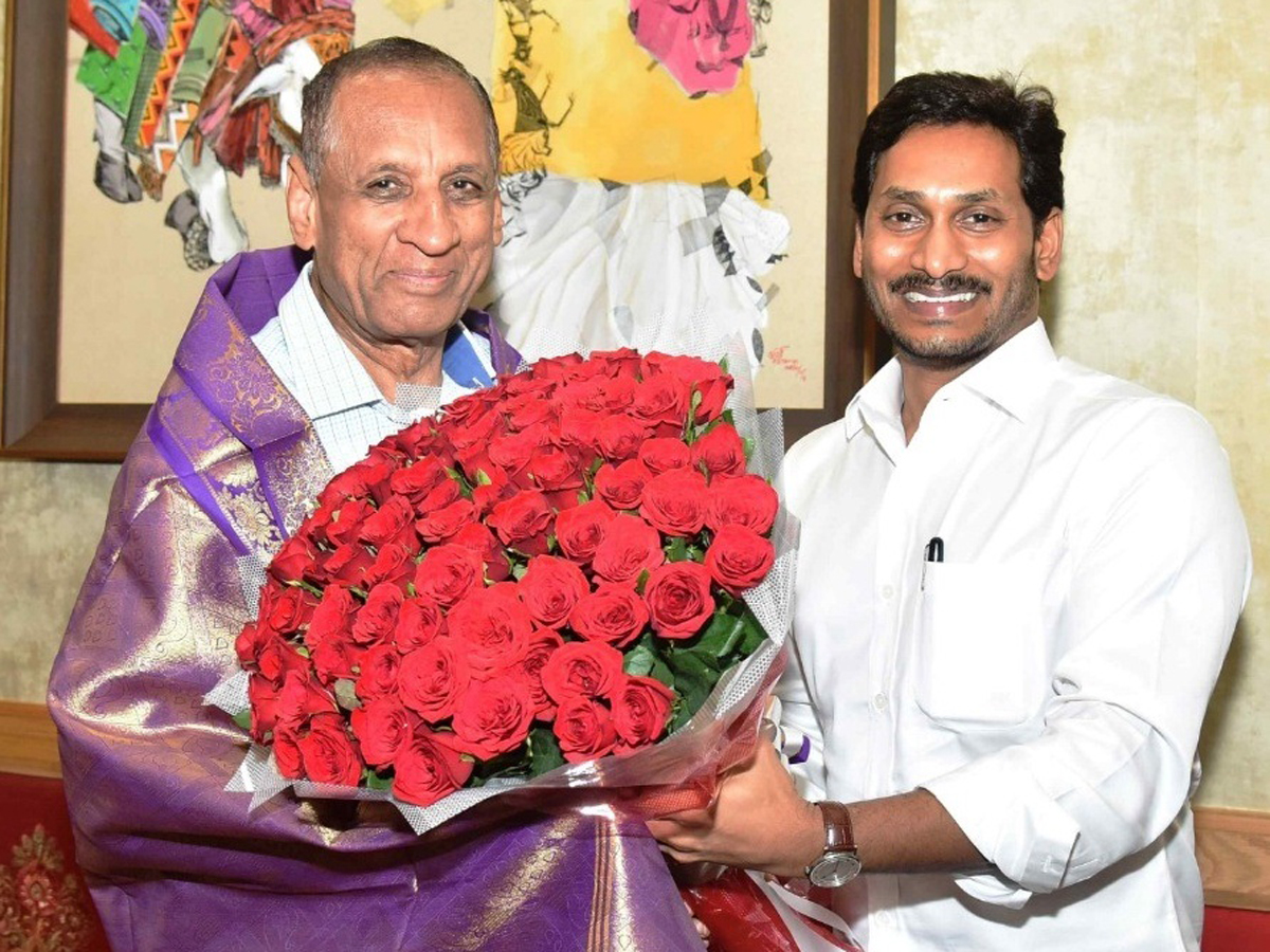 AP CM YS Jagan meets CM KCR at Pragati Bhavan - Sakshi10