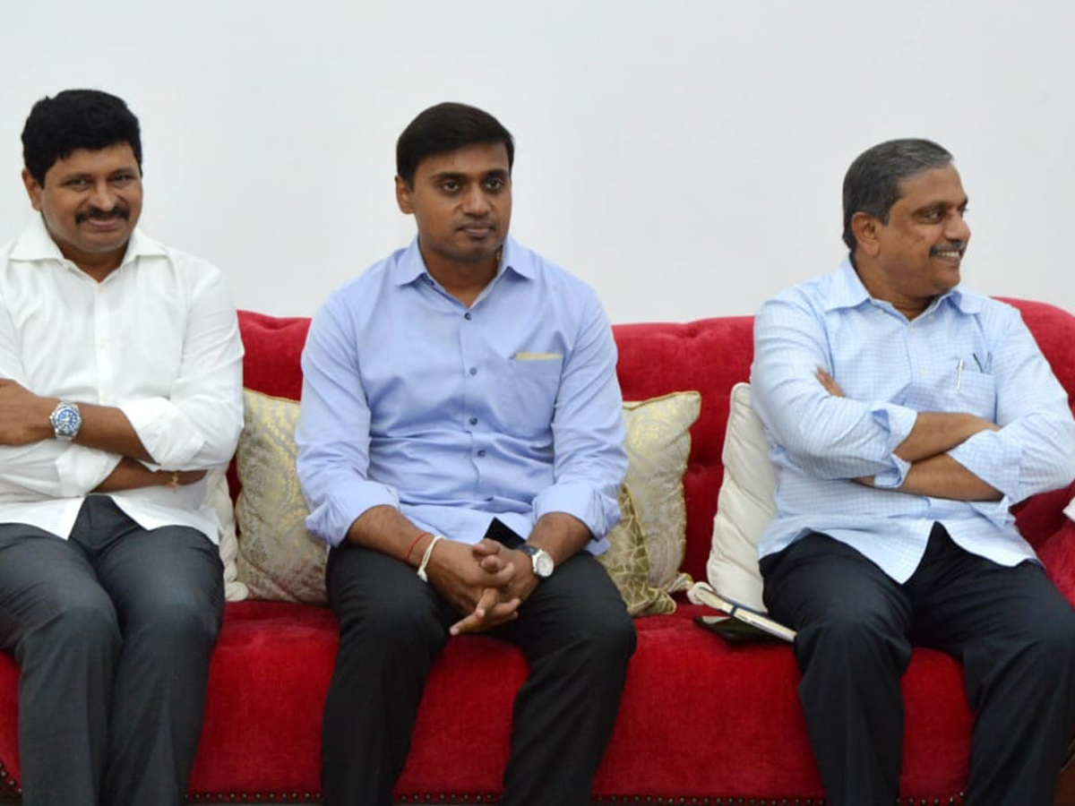 AP CM YS Jagan meets CM KCR at Pragati Bhavan - Sakshi3