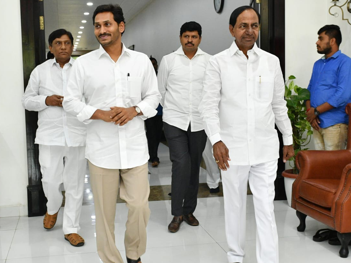 AP CM YS Jagan meets CM KCR at Pragati Bhavan - Sakshi7