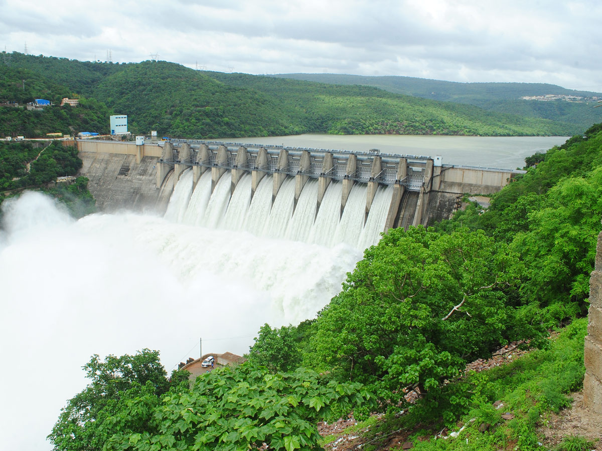 Srisailam Dam Gets Huge inflows Photo Gallery - Sakshi16