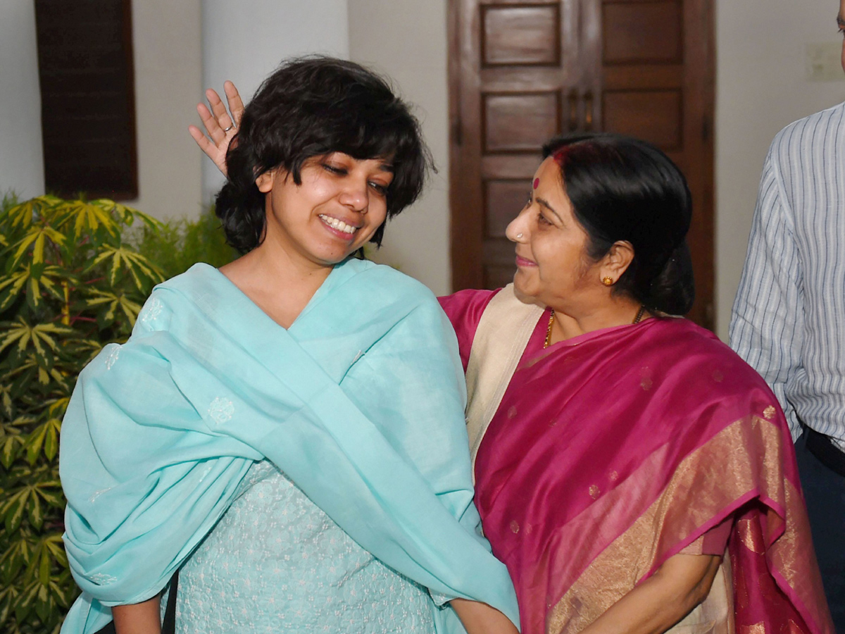 Sushma Swaraj passes away Photo Gallery - Sakshi14