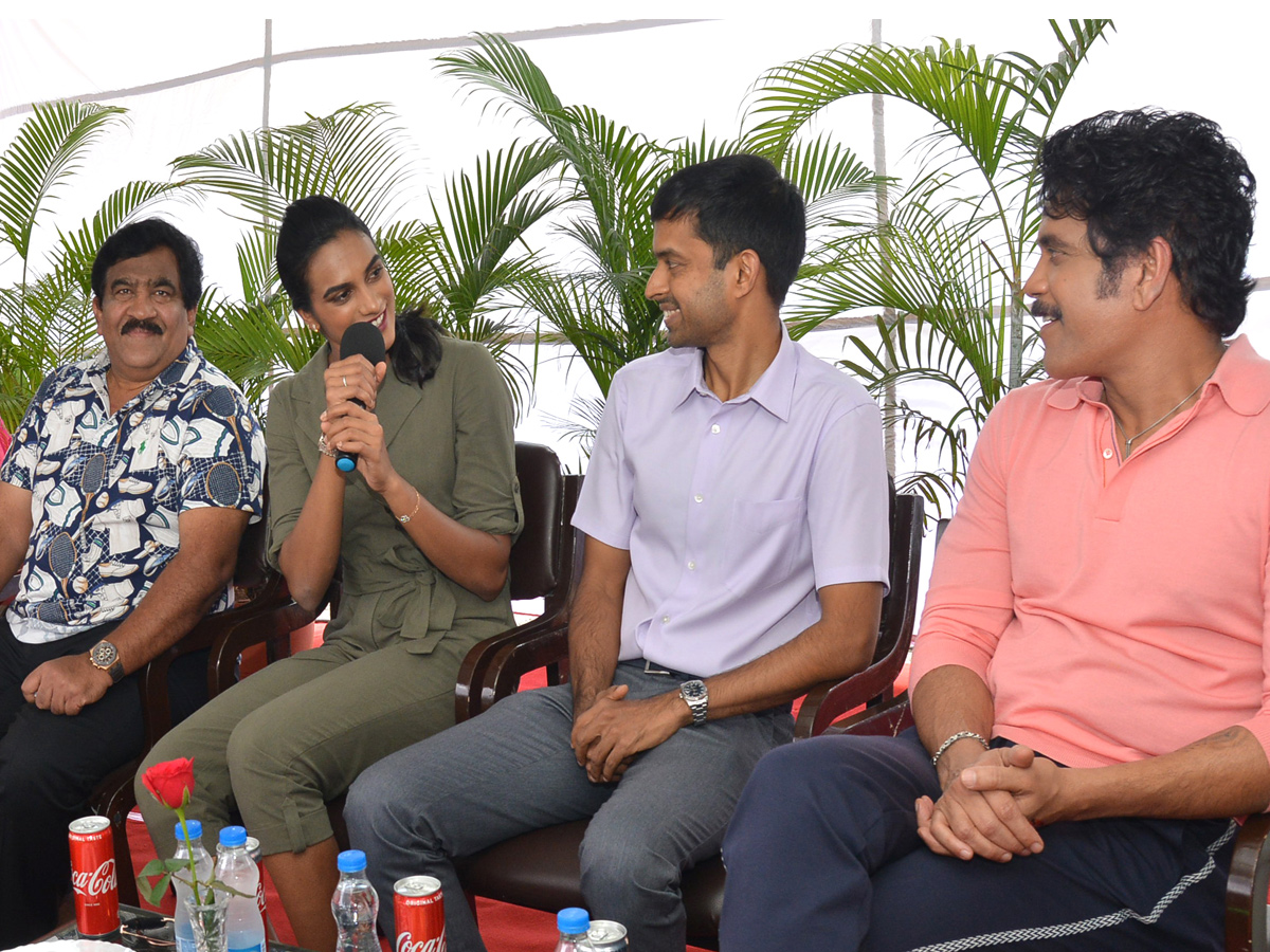 Nagarjuna Gifted BMW Car to PV Sindhu - Sakshi10