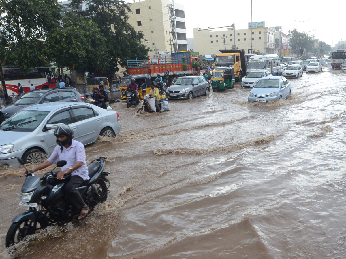 Heavy Rain in Hyderabad Photo Gallery - Sakshi1