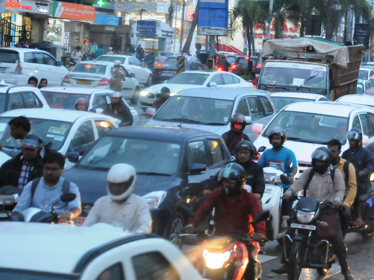 Heavy Rain in Hyderabad Photo Gallery - Sakshi16
