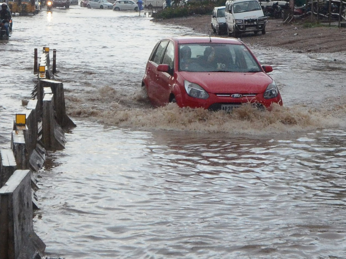Heavy Rain in Hyderabad Photo Gallery - Sakshi35