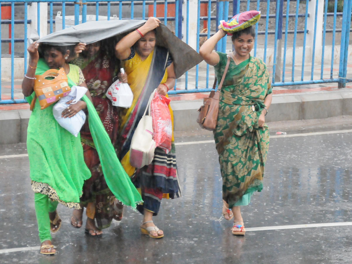 Heavy Rain in Hyderabad Photo Gallery - Sakshi6