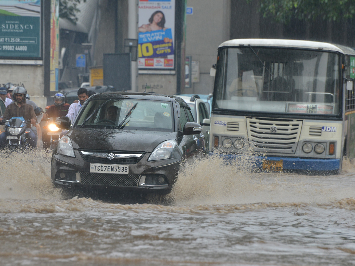 Heavy Rain in Hyderabad Photo Gallery - Sakshi1