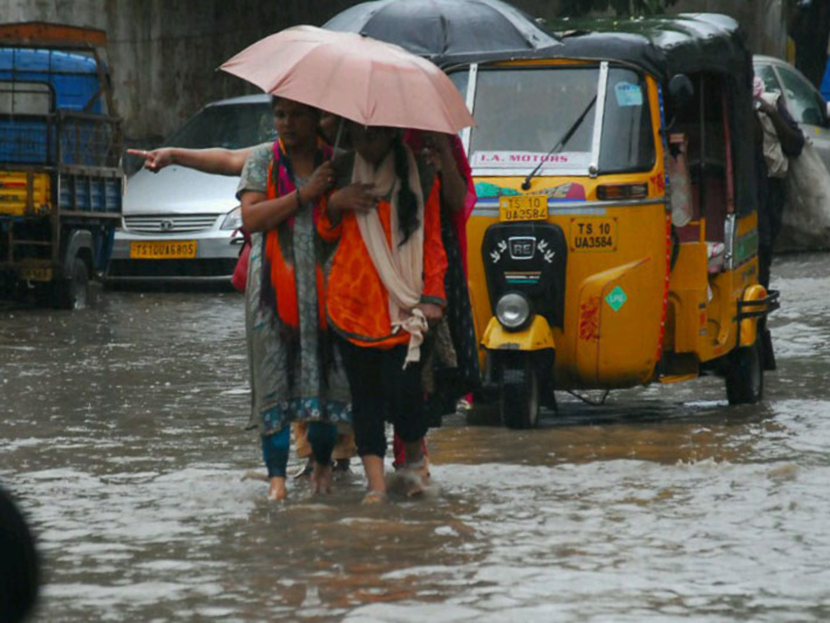 Heavy Rain in Hyderabad Photo Gallery - Sakshi10