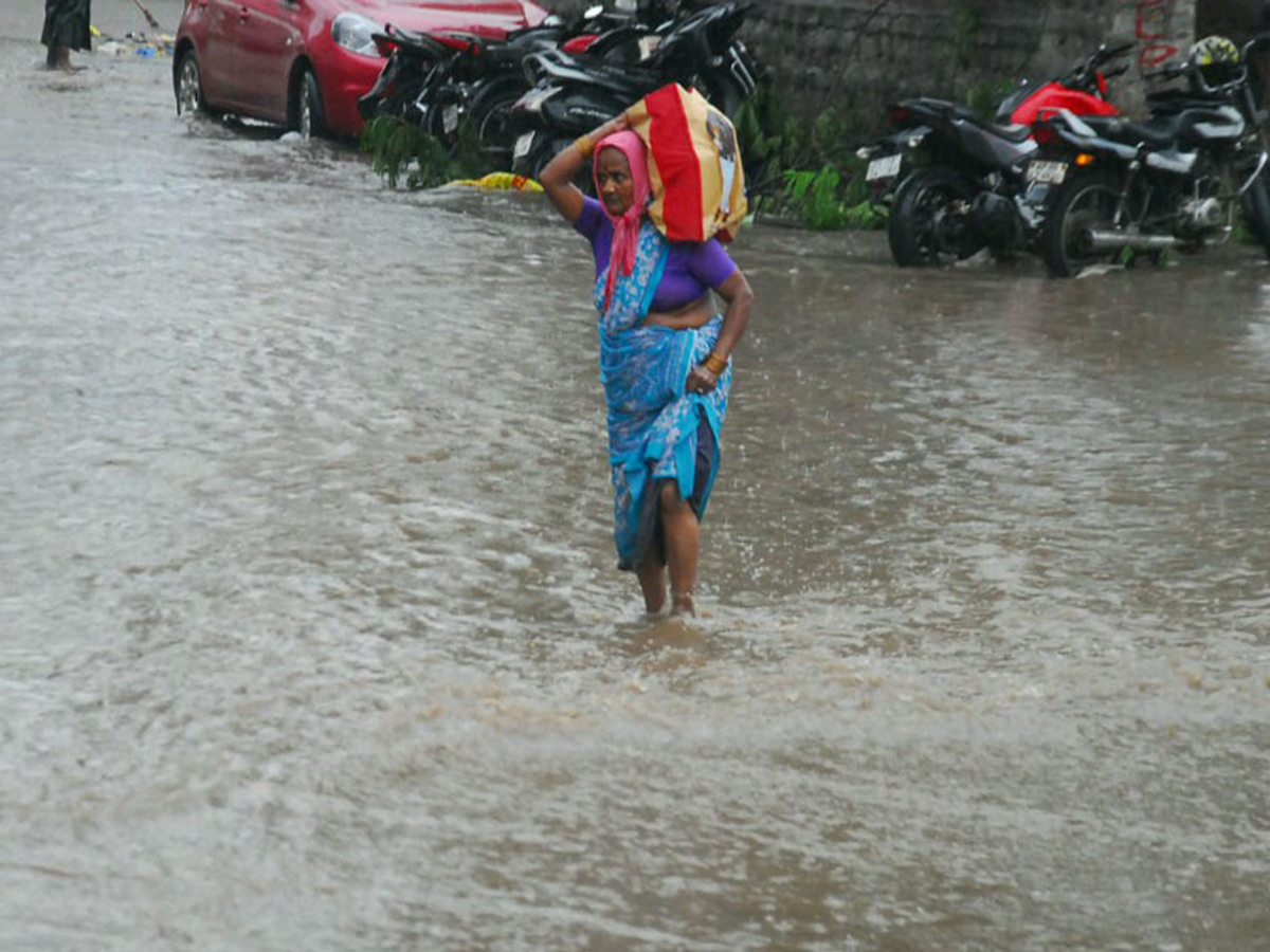 Heavy Rain in Hyderabad Photo Gallery - Sakshi11