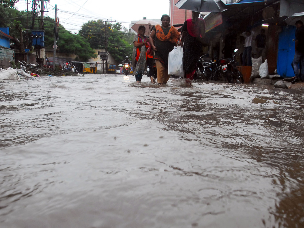 Heavy Rain in Hyderabad Photo Gallery - Sakshi12