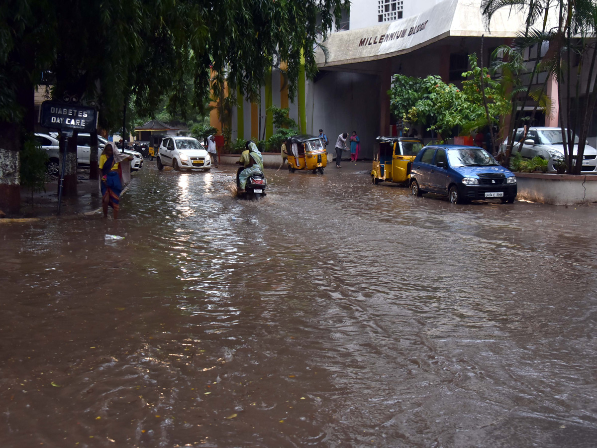 Heavy Rain in Hyderabad Photo Gallery - Sakshi13