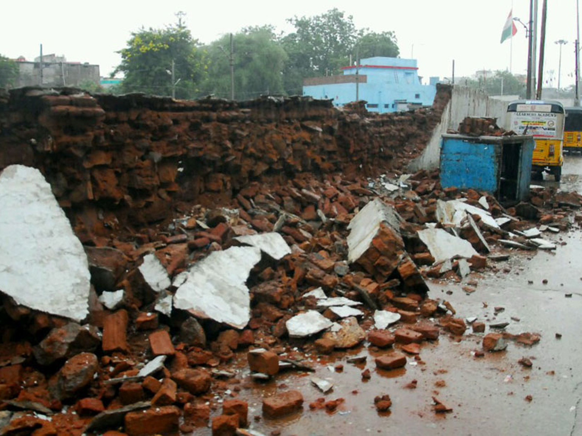 Heavy Rain in Hyderabad Photo Gallery - Sakshi14