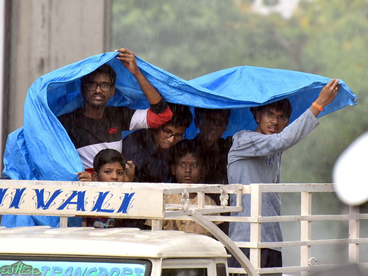 Heavy Rain in Hyderabad Photo Gallery - Sakshi16