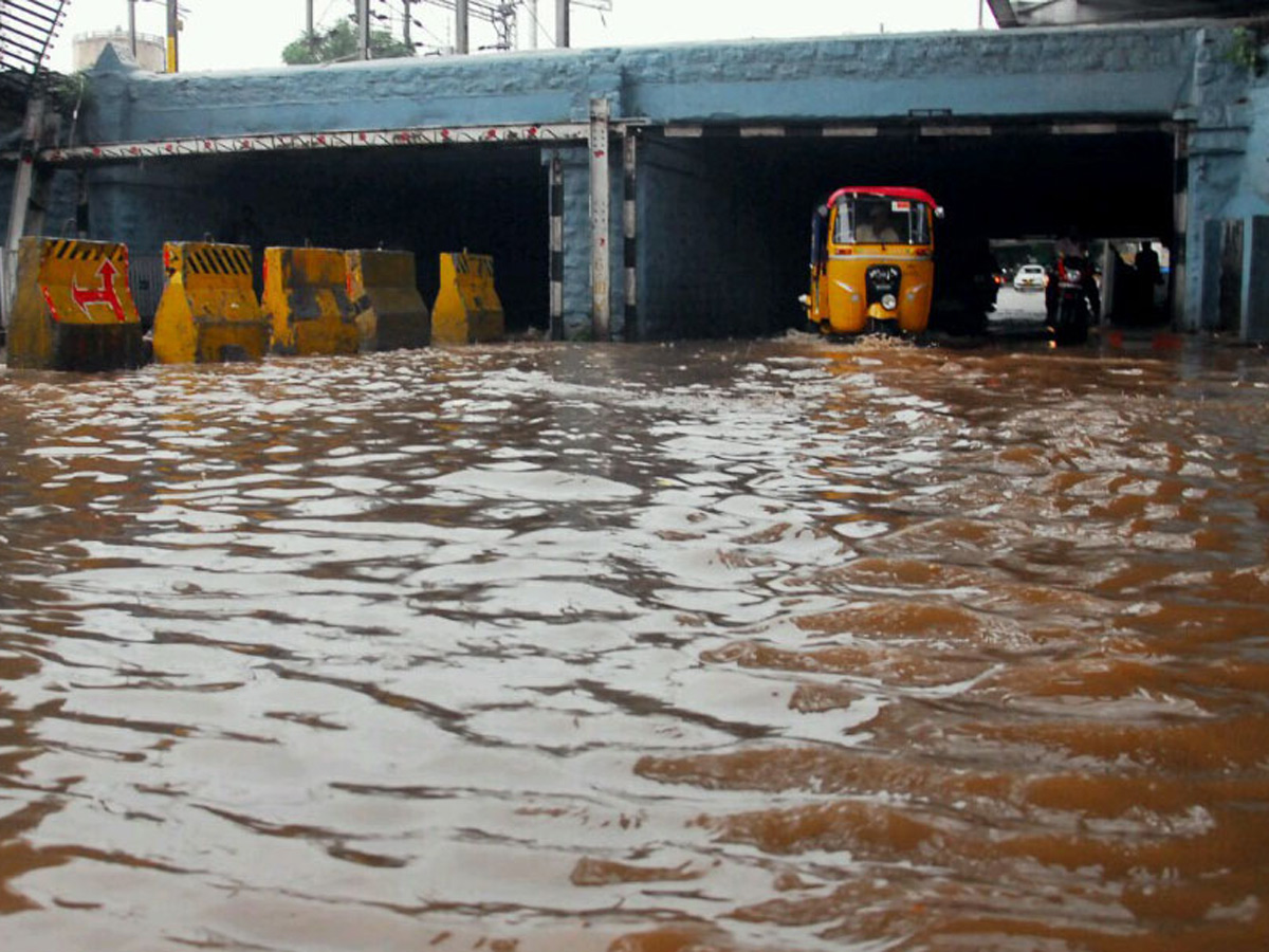 Heavy Rain in Hyderabad Photo Gallery - Sakshi17