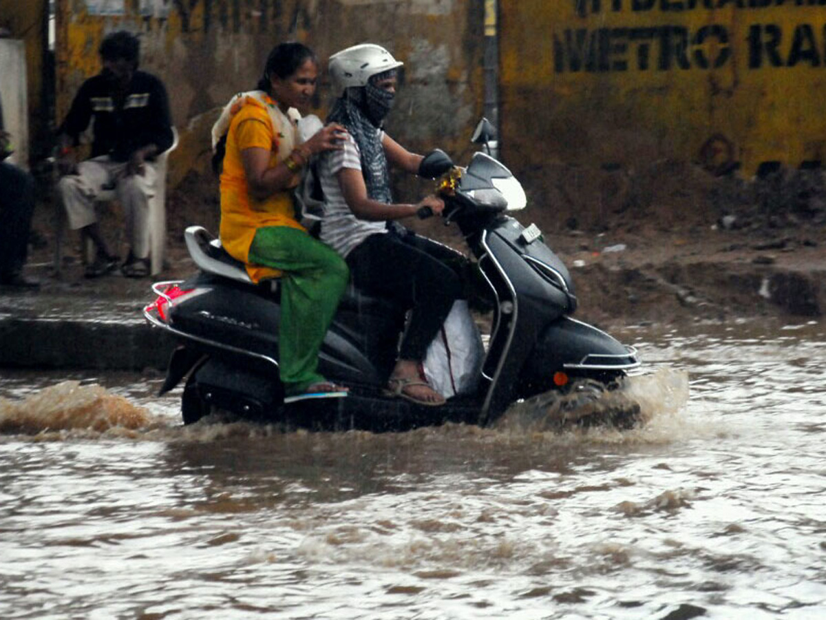 Heavy Rain in Hyderabad Photo Gallery - Sakshi19