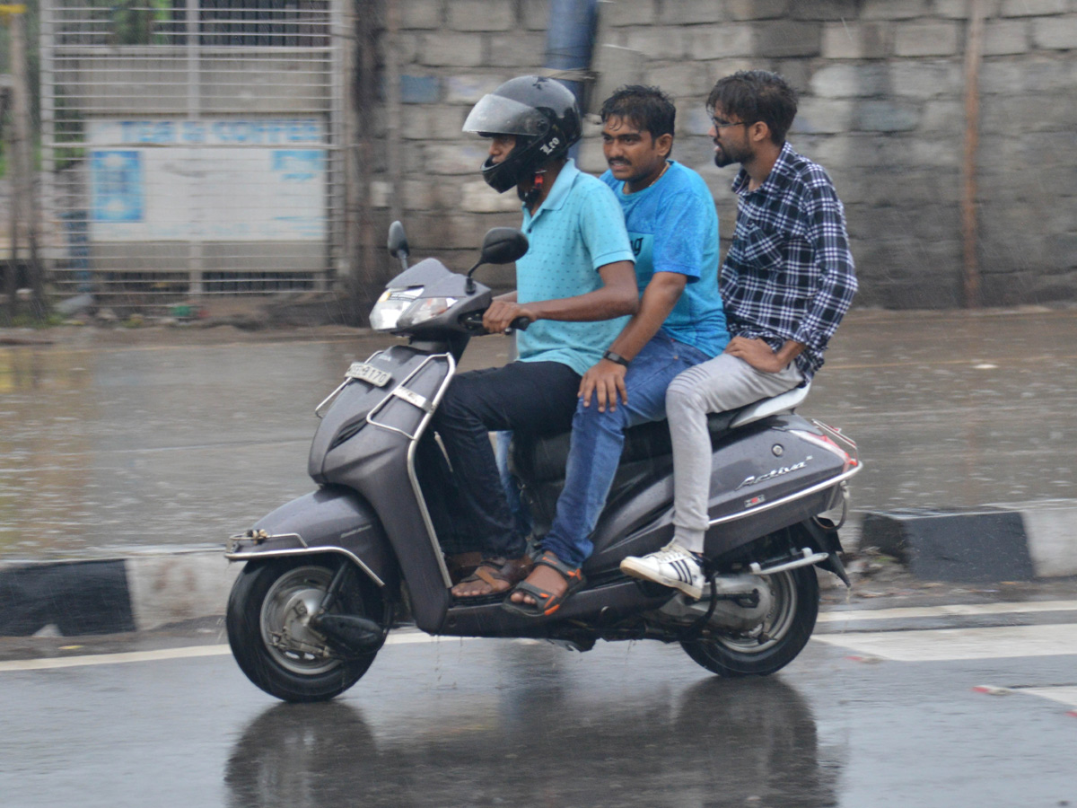Heavy Rain in Hyderabad Photo Gallery - Sakshi23
