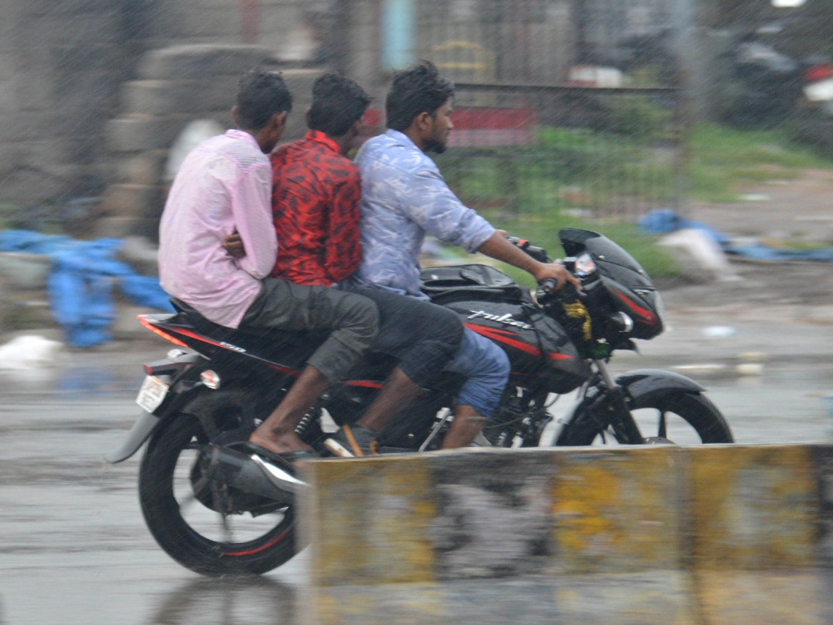 Heavy Rain in Hyderabad Photo Gallery - Sakshi24