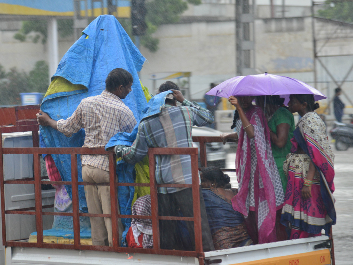 Heavy Rain in Hyderabad Photo Gallery - Sakshi25
