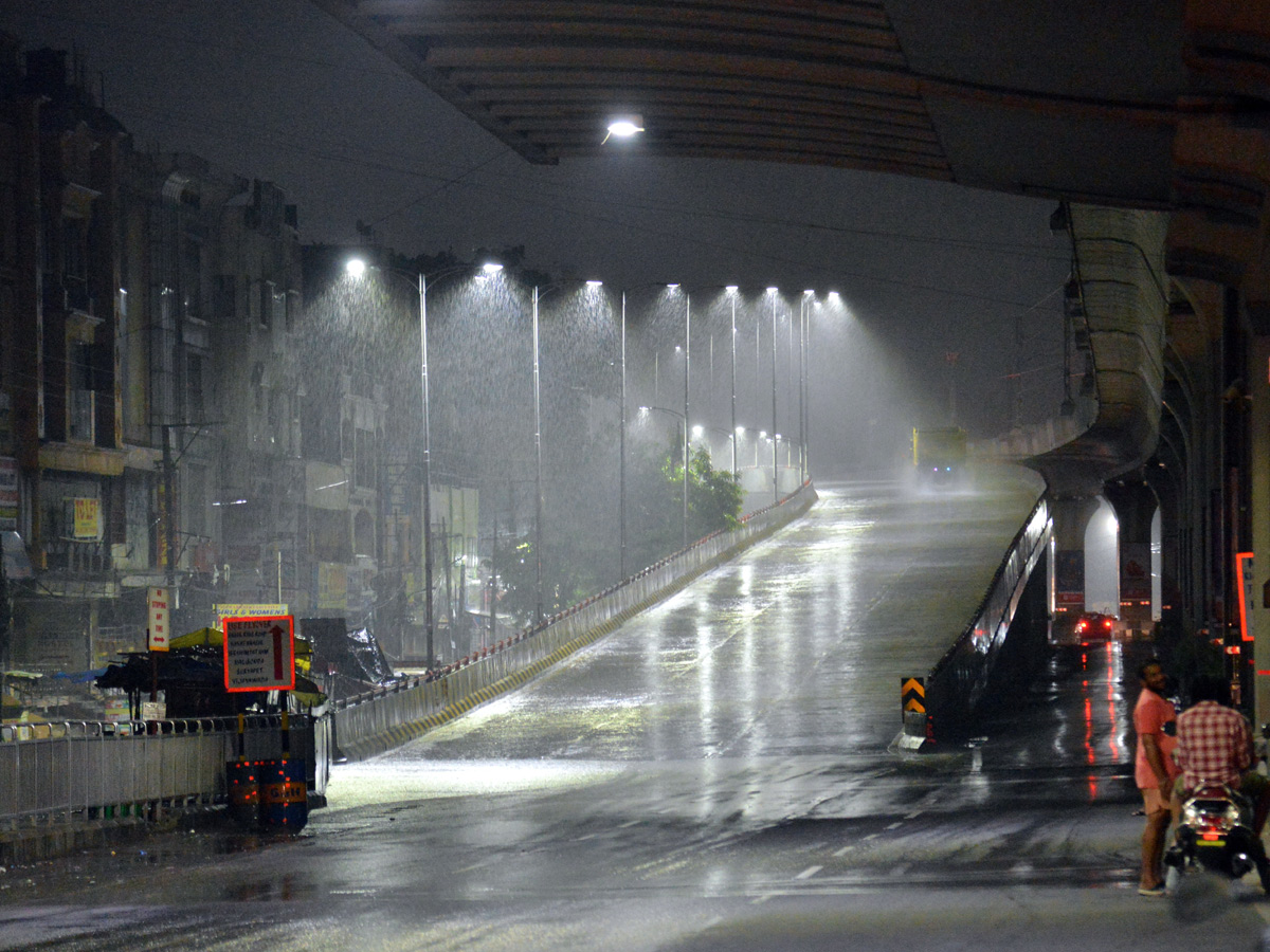 Heavy Rain in Hyderabad Photo Gallery - Sakshi26