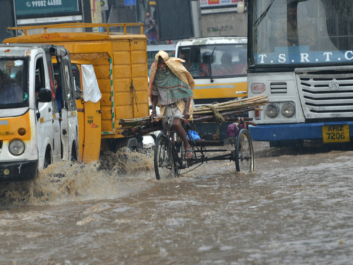 Heavy Rain in Hyderabad Photo Gallery - Sakshi4