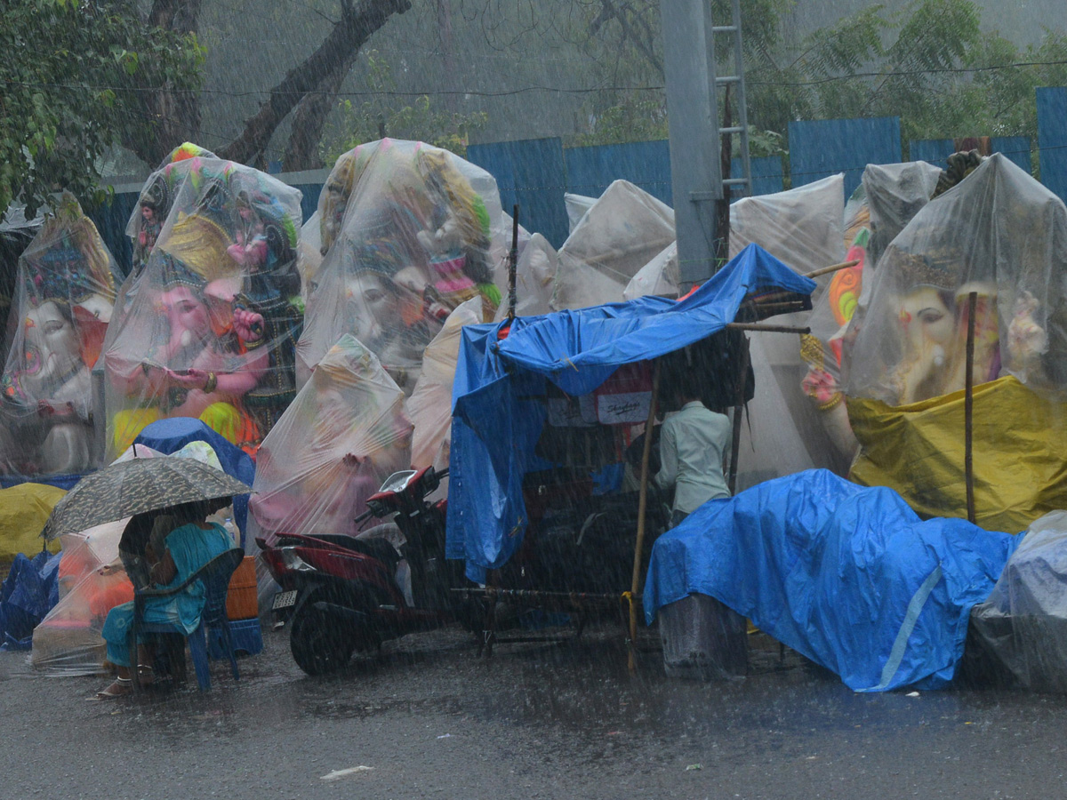 Heavy Rain in Hyderabad Photo Gallery - Sakshi7