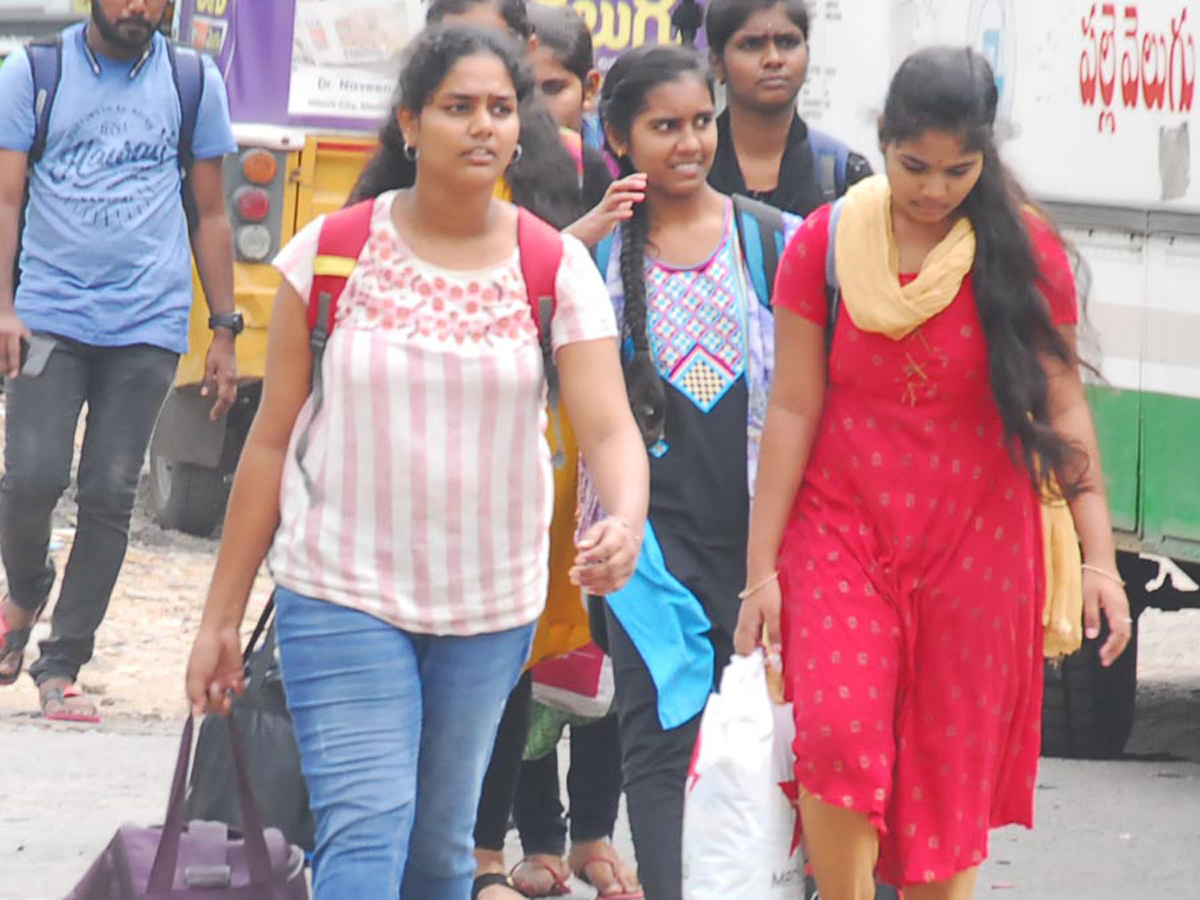 Hyderabad City Bus Stations Full of Rush Dussehra Festival - Sakshi14