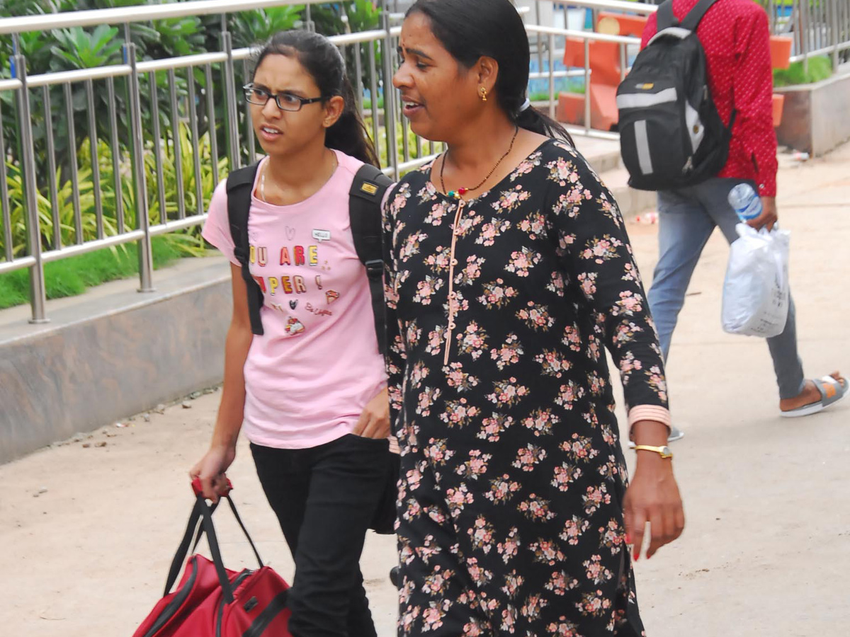 Hyderabad City Bus Stations Full of Rush Dussehra Festival - Sakshi13