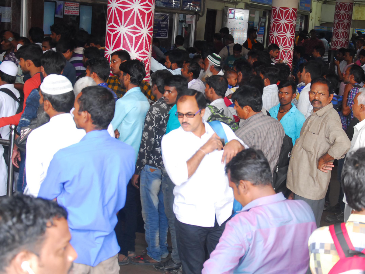 Hyderabad City Bus Stations Full of Rush Dussehra Festival - Sakshi17