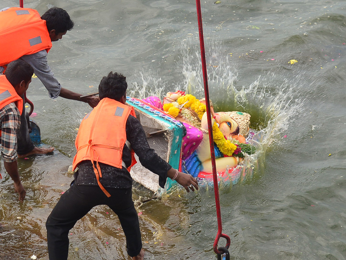 Ganesh Nimajjanam in Hussain Sagar Photo Gallery - Sakshi1