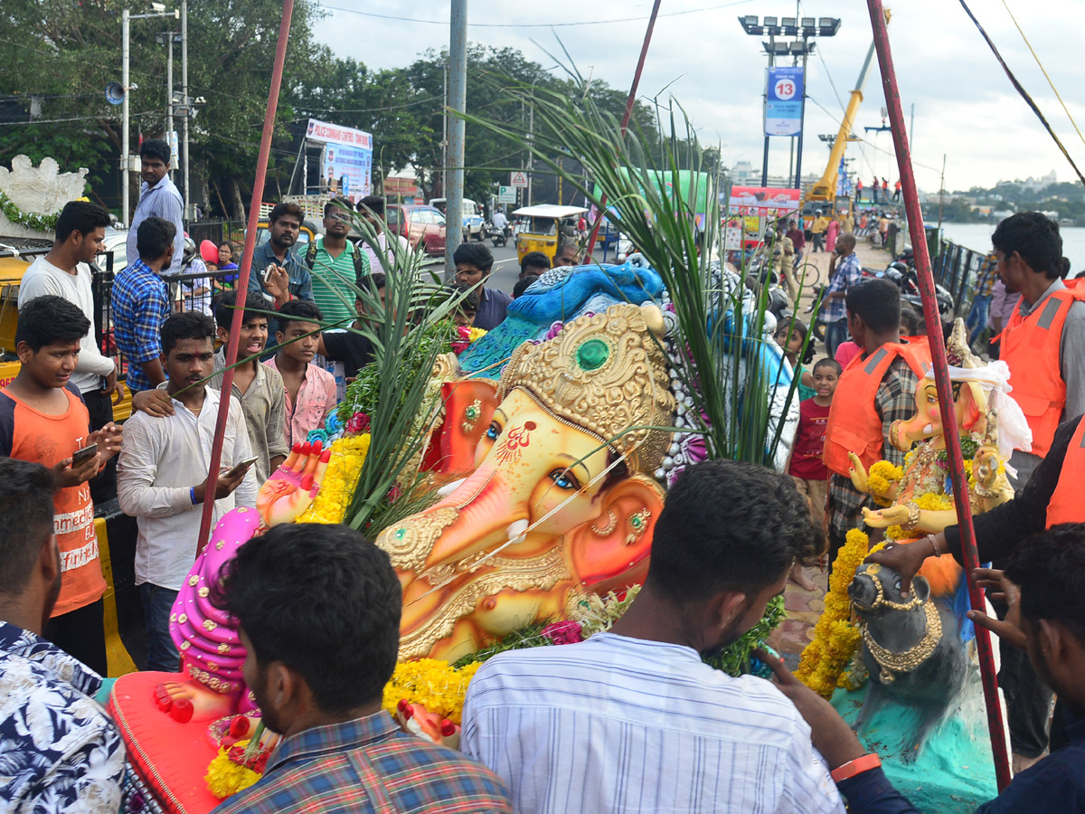 Ganesh Nimajjanam in Hussain Sagar Photo Gallery - Sakshi5