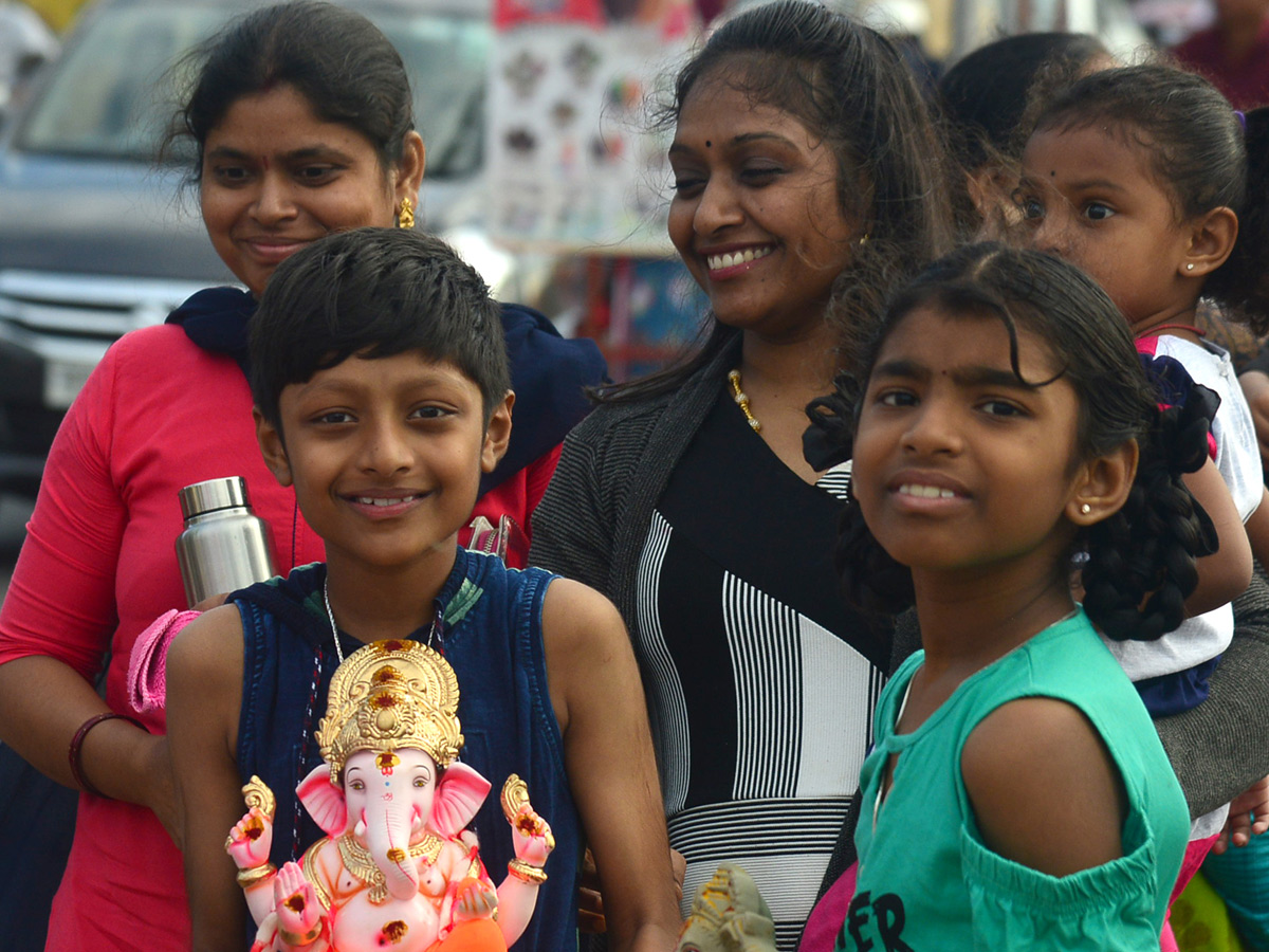 Ganesh Nimajjanam in Hussain Sagar Photo Gallery - Sakshi8