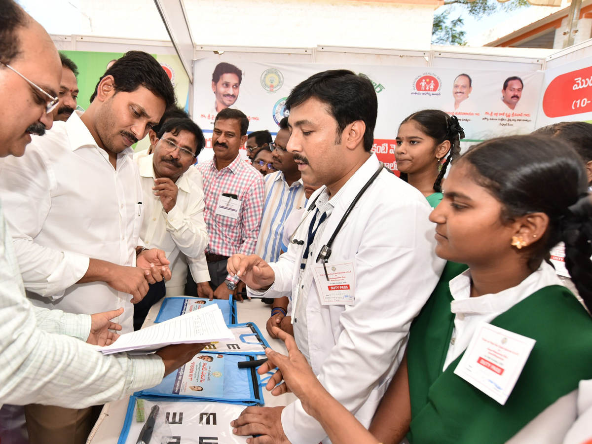 CM Jagan Launch YSR Kanti Velugu Scheme In Anantapur - Sakshi2