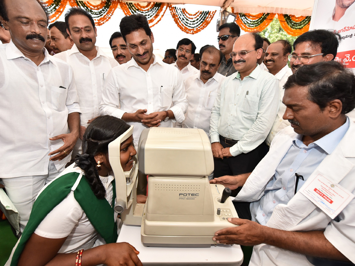 CM Jagan Launch YSR Kanti Velugu Scheme In Anantapur - Sakshi3