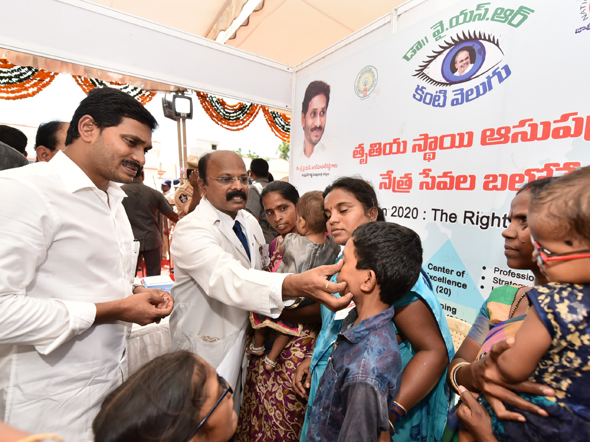 CM Jagan Launch YSR Kanti Velugu Scheme In Anantapur - Sakshi6