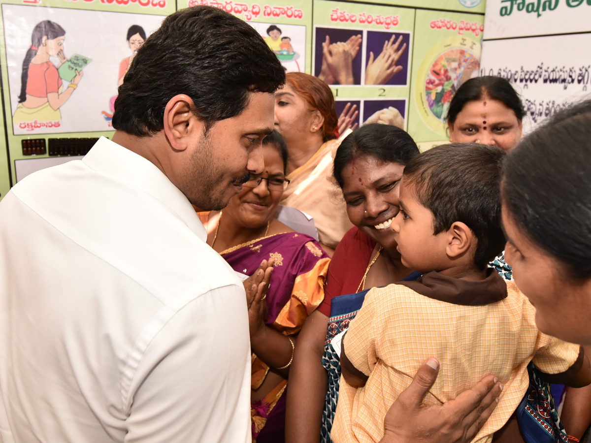 CM Jagan Launch YSR Kanti Velugu Scheme In Anantapur - Sakshi10