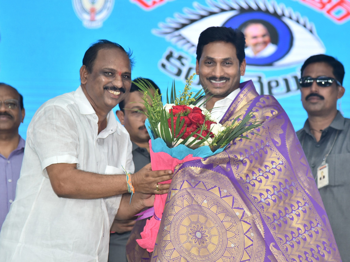 CM Jagan Launch YSR Kanti Velugu Scheme In Anantapur - Sakshi16