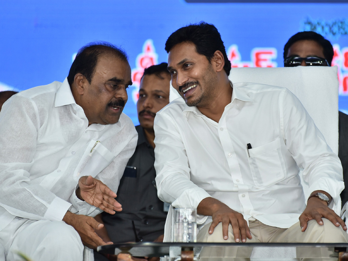 CM Jagan Launch YSR Kanti Velugu Scheme In Anantapur - Sakshi17