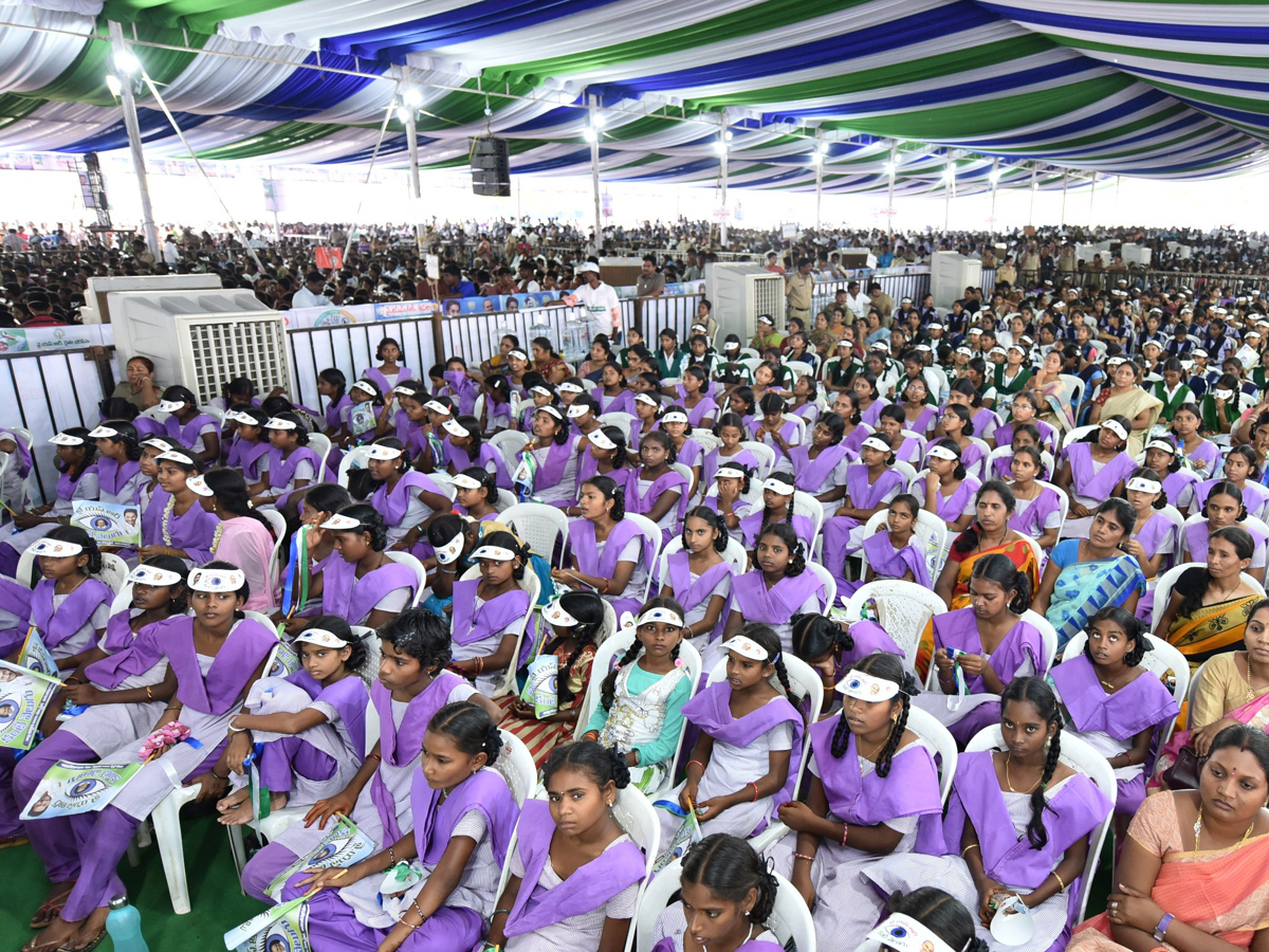 CM Jagan Launch YSR Kanti Velugu Scheme In Anantapur - Sakshi27