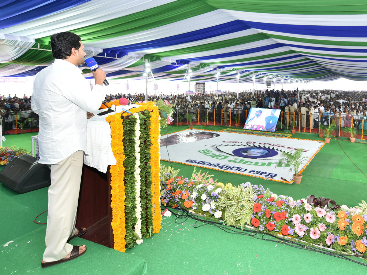 CM Jagan Launch YSR Kanti Velugu Scheme In Anantapur - Sakshi31