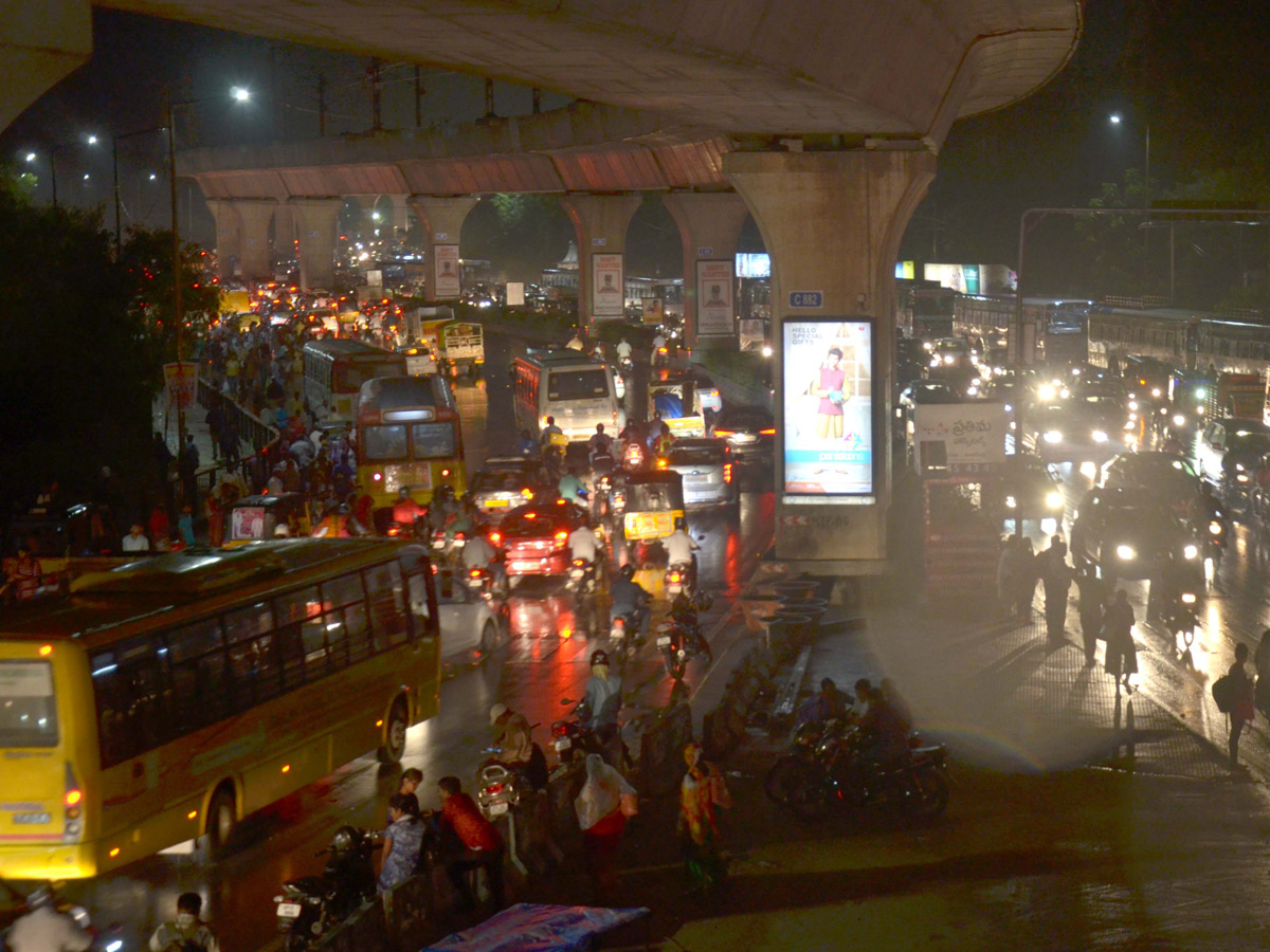 Heavy Rain in Hyderabad Photo Gallery - Sakshi10