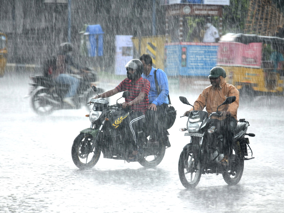 Heavy Rain in Hyderabad Photo Gallery - Sakshi12