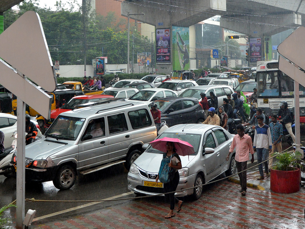 Heavy Rain in Hyderabad Photo Gallery - Sakshi14