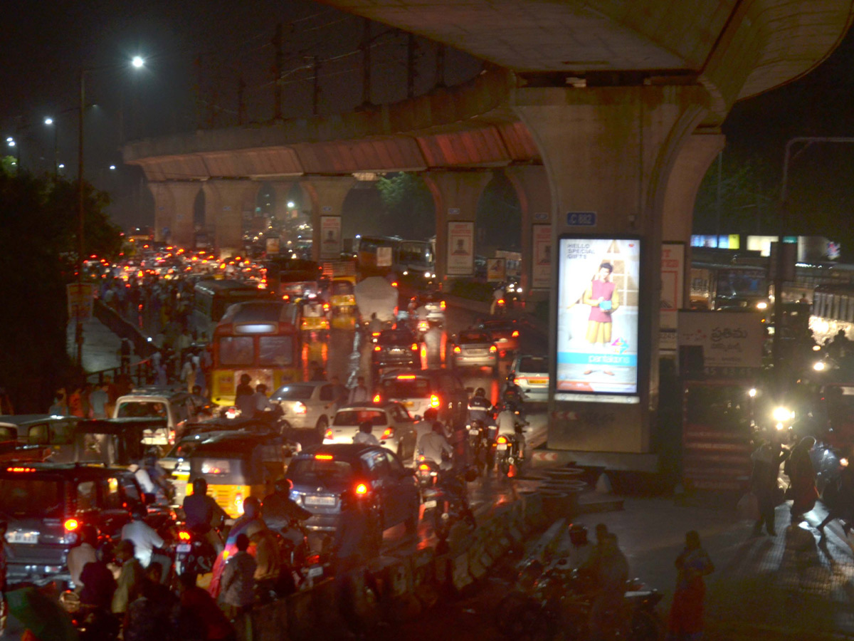 Heavy Rain in Hyderabad Photo Gallery - Sakshi18