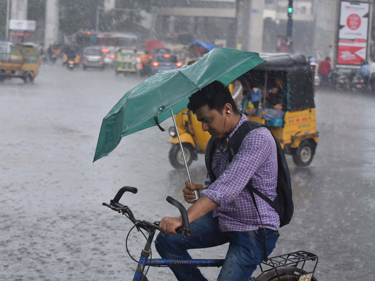 Heavy Rain in Hyderabad Photo Gallery - Sakshi20