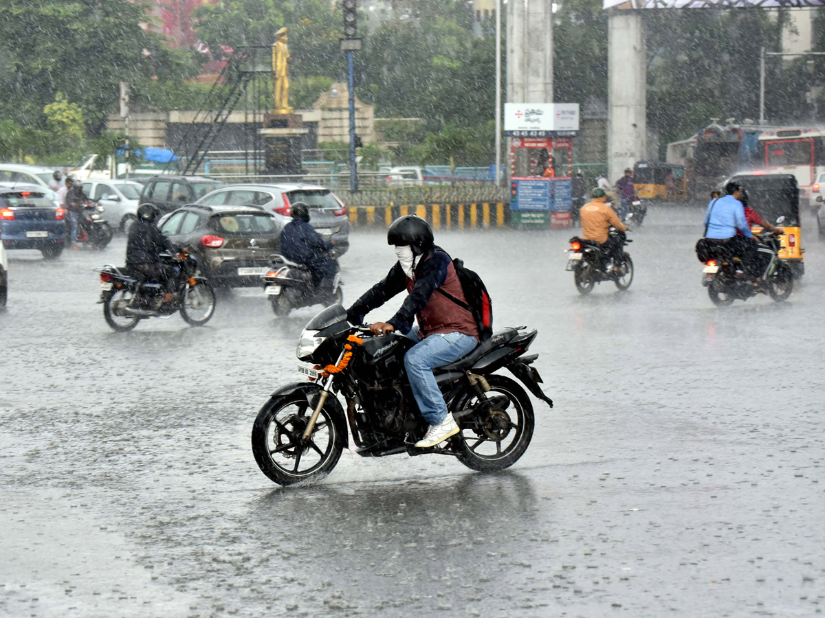 Heavy Rain in Hyderabad Photo Gallery - Sakshi23