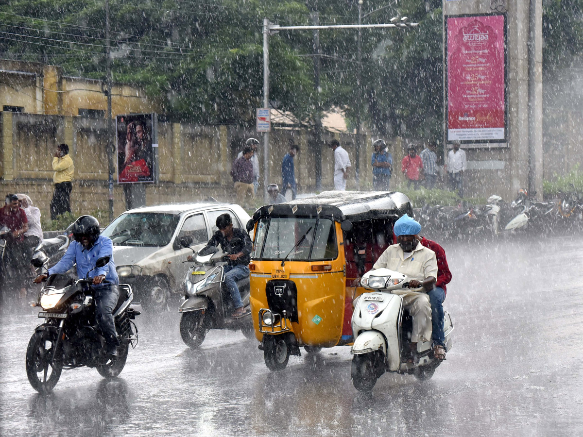 Heavy Rain in Hyderabad Photo Gallery - Sakshi26
