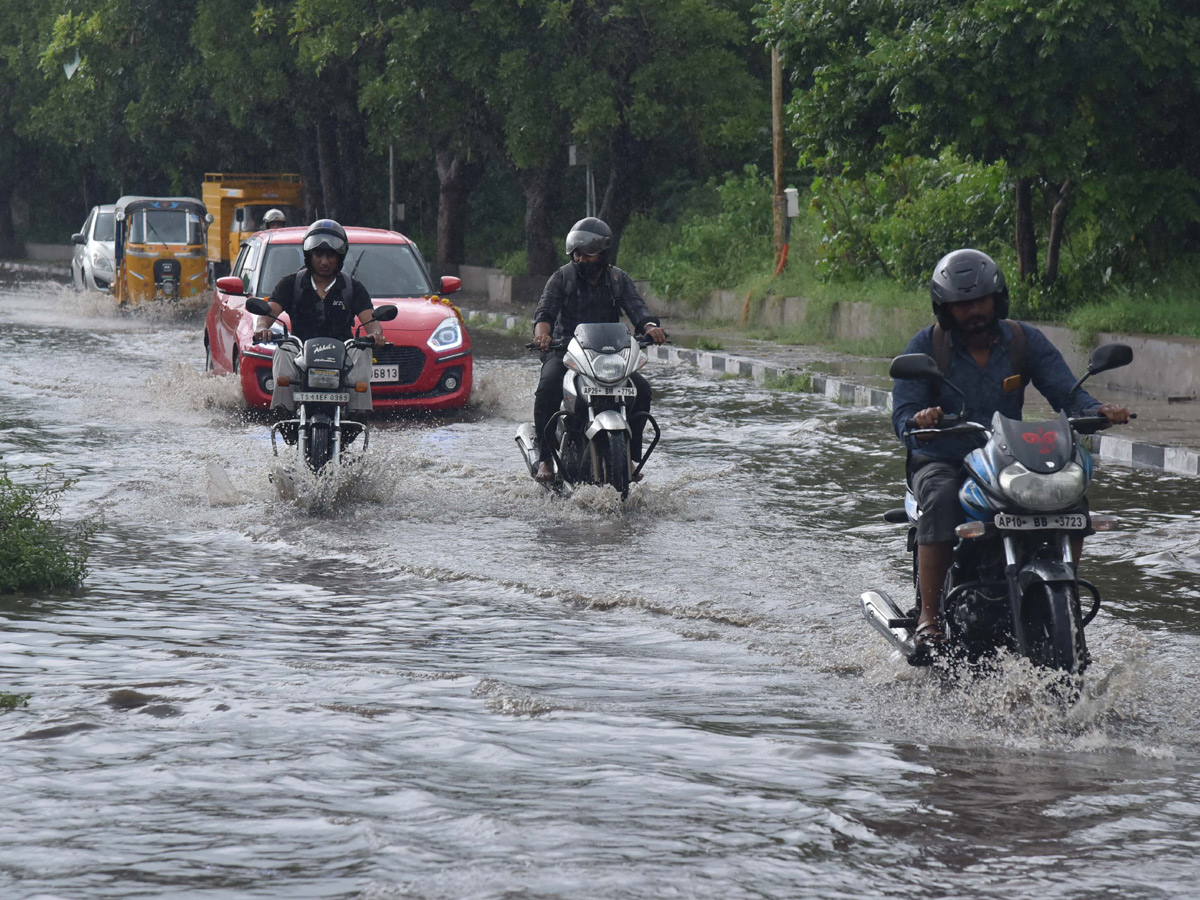Heavy Rain in Hyderabad Photo Gallery - Sakshi28